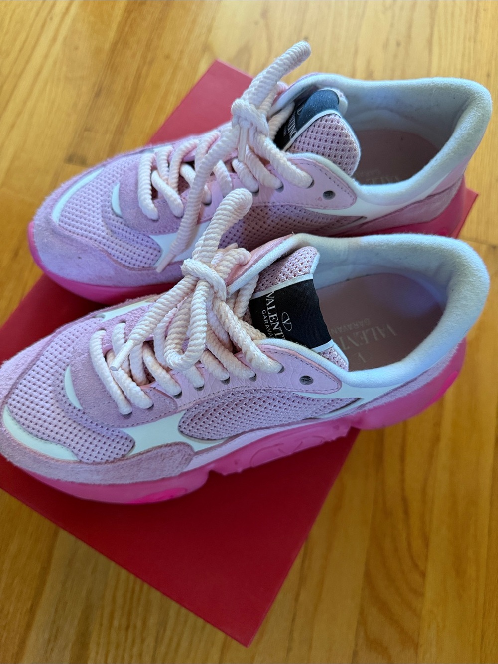 Valentino Garavani pink sneakers with logo print